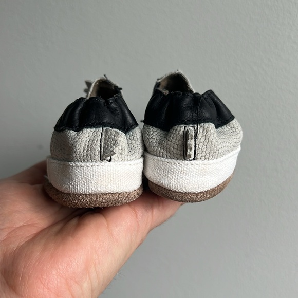 Robeez Dinosaur Soft Crib Shoes - Picture 5 of 7